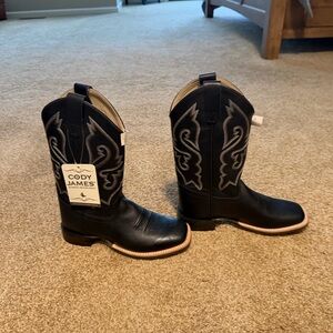 boys  size 5 Black Western Boots women can fit in them size 6.5-7 size